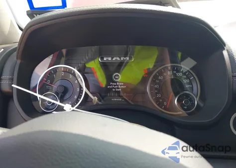 2022 Ram 1500 Laramie 4X2 5'7 Box z USA, uszkodzony, nr VIN 1C6RREJT1NN271072